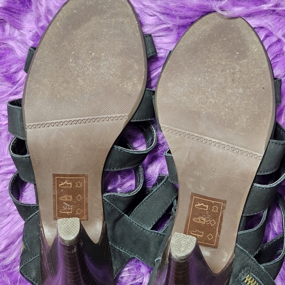 Le Chateau Black Strappy Sandals Size 9 - Picture 9 of 11